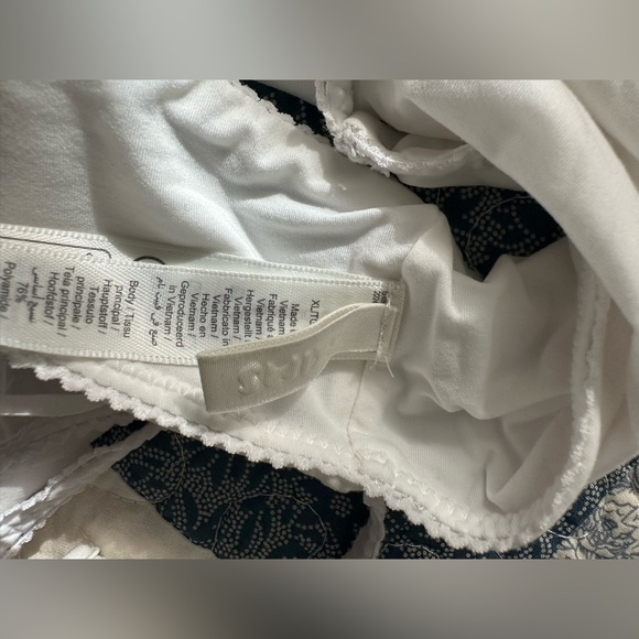 SKIMS Fits Everybody Bralette in white - Picture 3 of 3